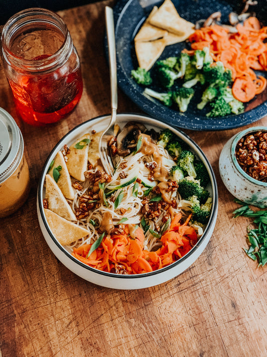 zucchini & carrot vegan peanut noodles
